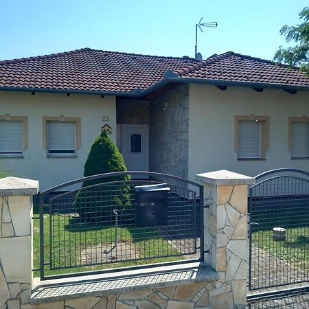 Petra Apartmanhaz Кехидакустани Экстерьер фото