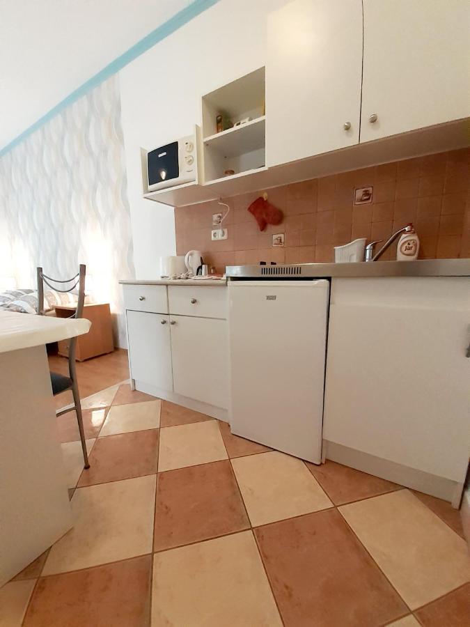 Petra Apartmanhaz Кехидакустани Экстерьер фото