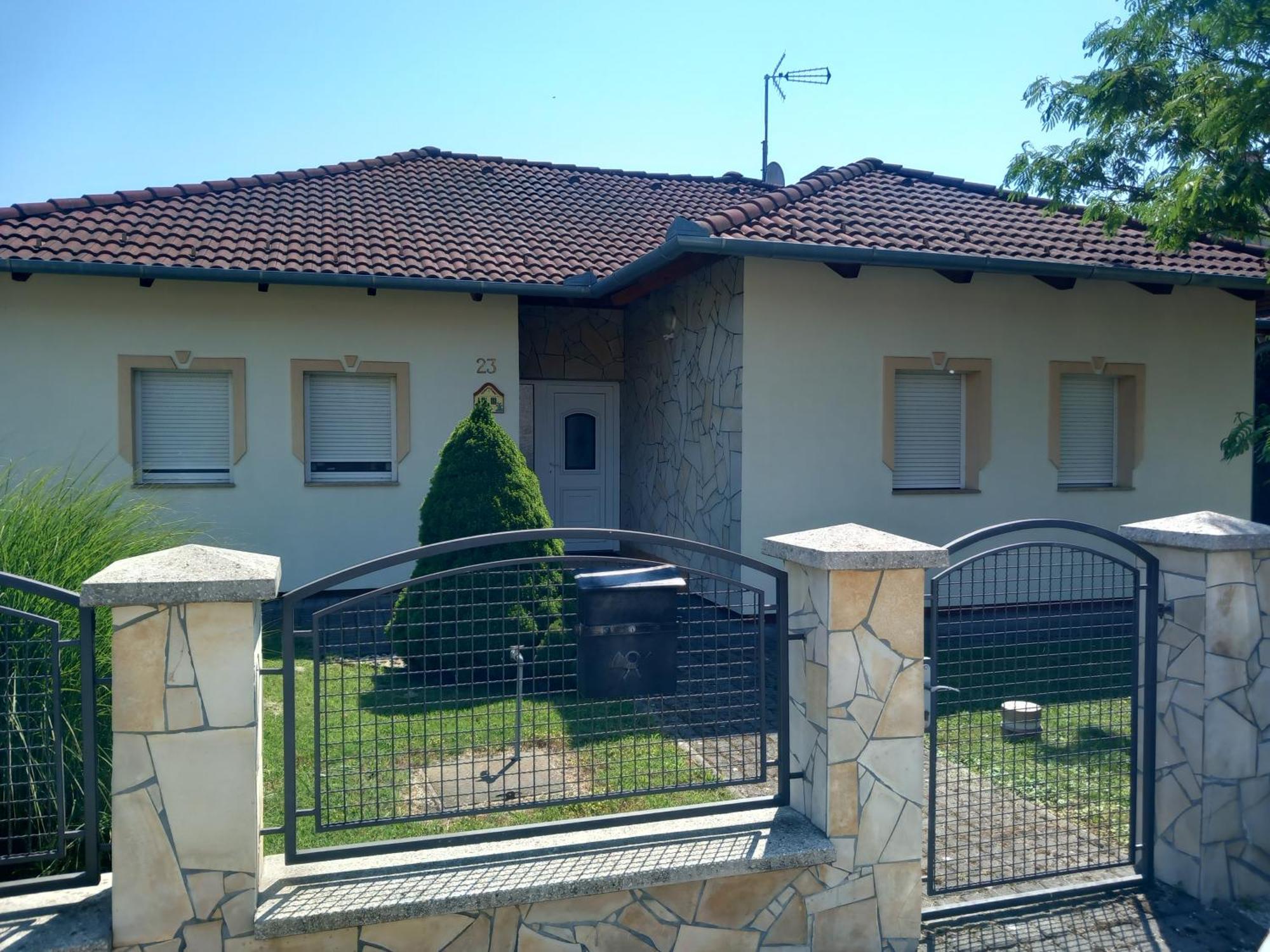 Petra Apartmanhaz Кехидакустани Экстерьер фото