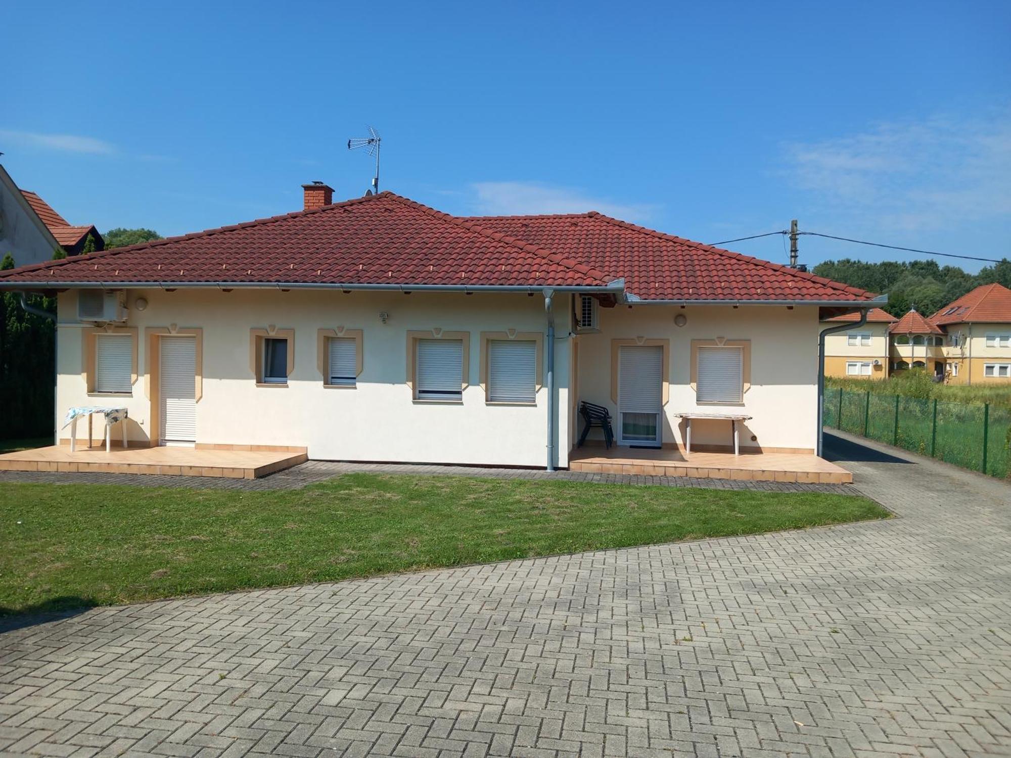 Petra Apartmanhaz Кехидакустани Экстерьер фото